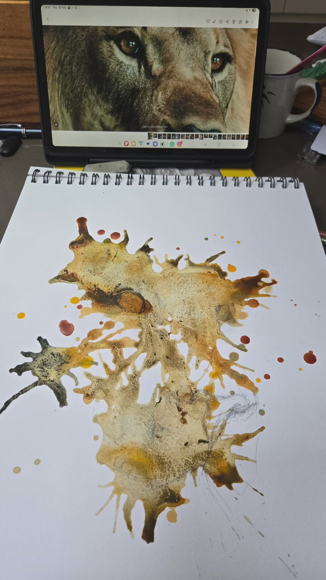 See the authentic style of art creation with loose paintwork depicting a lion.